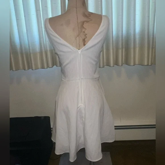 Women’s White Dress - Picture 3 of 7
